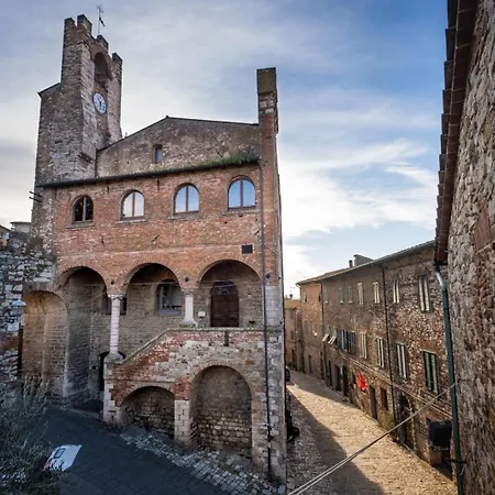Sui Tetti Del Borgo Antico *